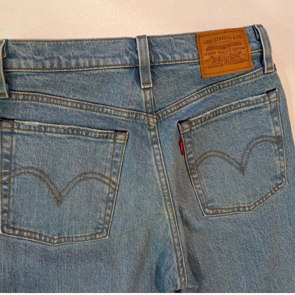 Levis Premium Wedgie Straight Light Wash Raw Hem Jeans W24 22861-0052
